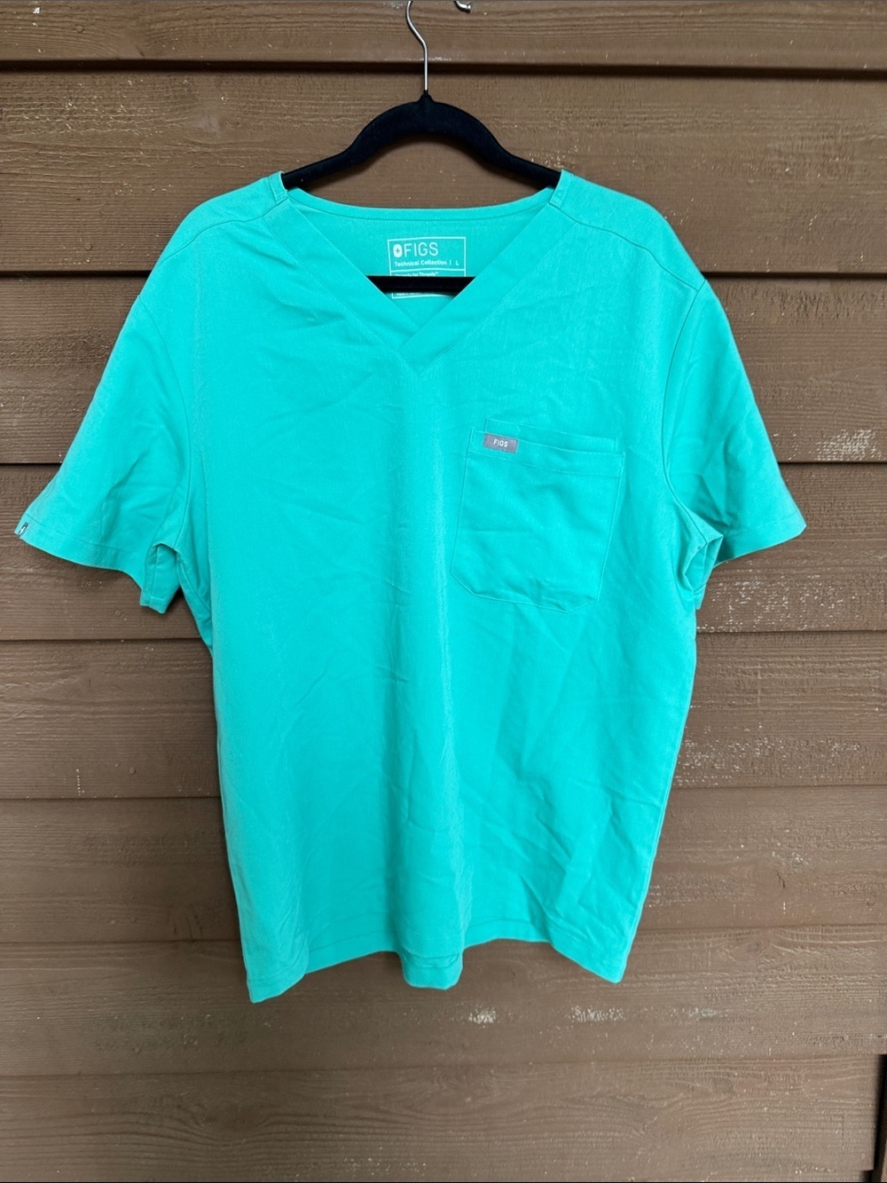 Figs Men’s Short-Sleeve V-Neck Pocket Shirt in Turquoise